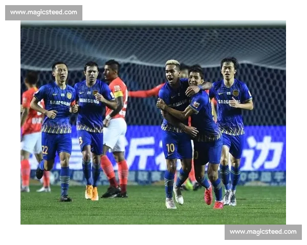 恒大与苏宁第二回合决战上演中超争冠走势关键一战全场焦点之夜对决